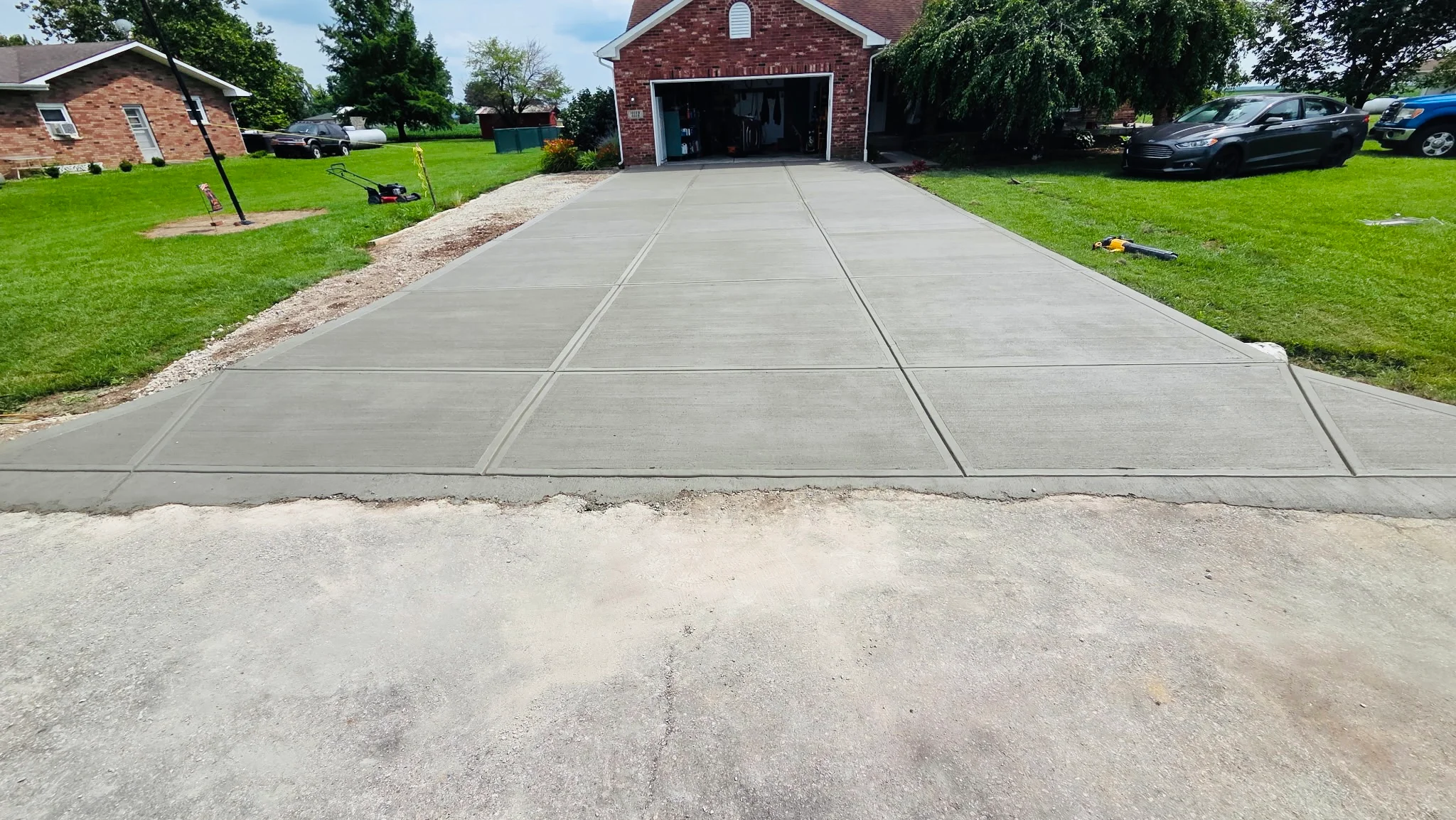 Picture-Frame Border Driveways - J&J General Solutions Indianapolis